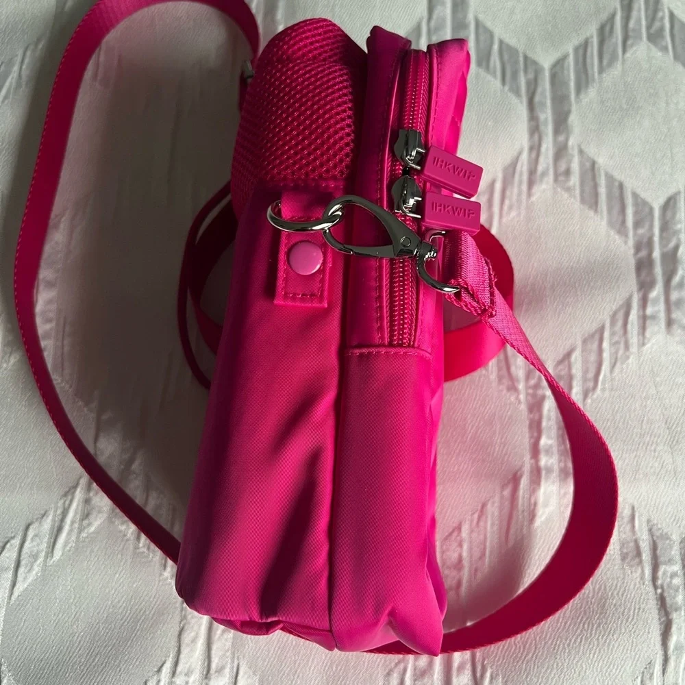 IHKWIP Take a Sip Insulated Water Bottle Caddy Crossbody -color: ruby berry. NWT - Picture 8 of 14